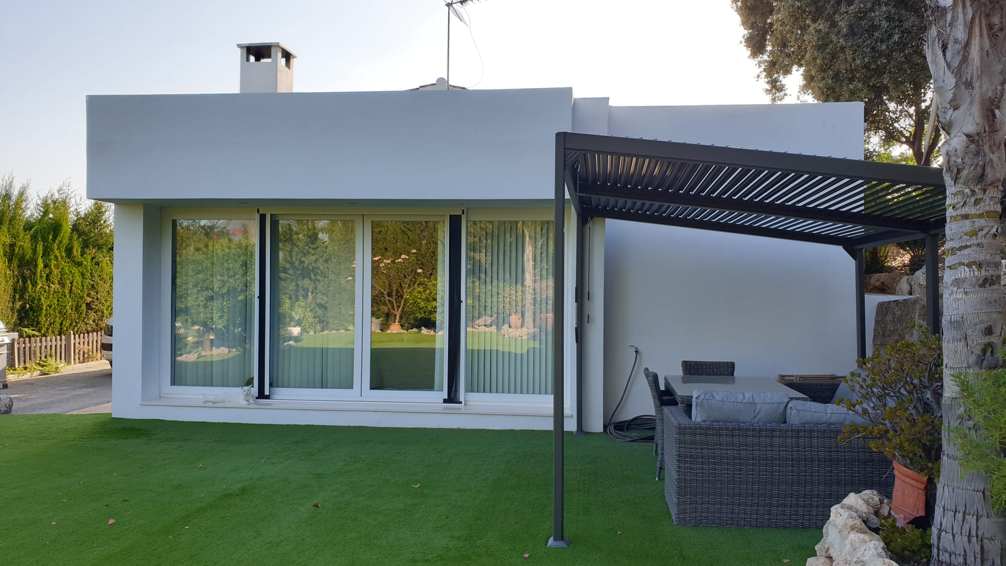 Double bedroom with natural light and luxury finishes at Finca El Aljibe villa