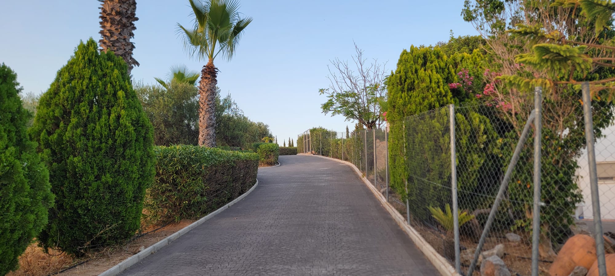 Updated wide view of Finca El Aljibe estate grounds and surrounding countryside